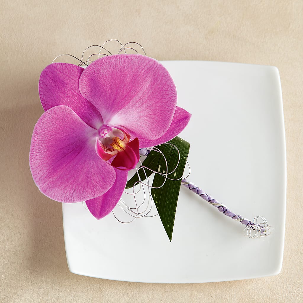 Glorious Boutonniere – Flowers By Design, Midland TX