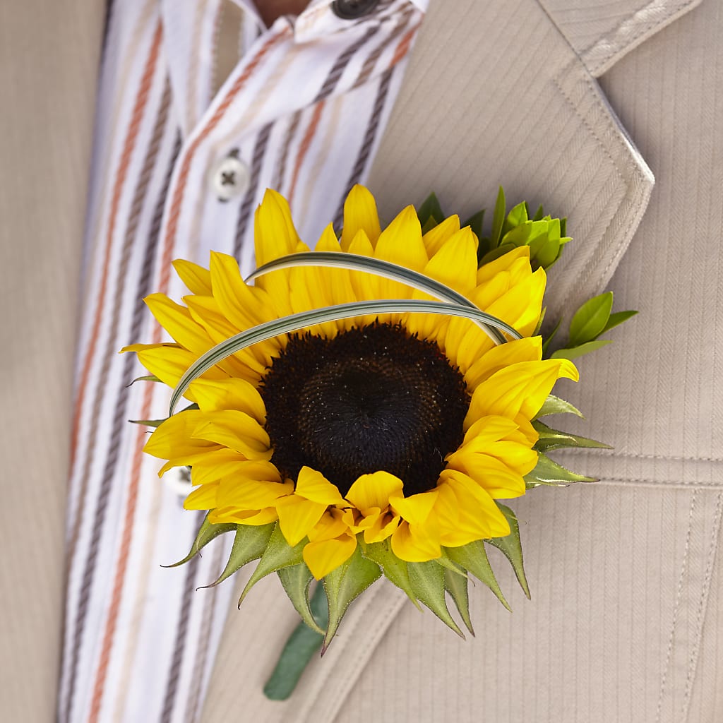 Free Spirit Boutonniere – Flowers By Design, Midland TX