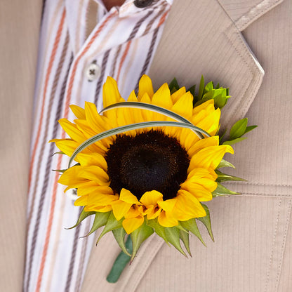 Free Spirit Boutonniere –  Flowers By Design, Midland TX